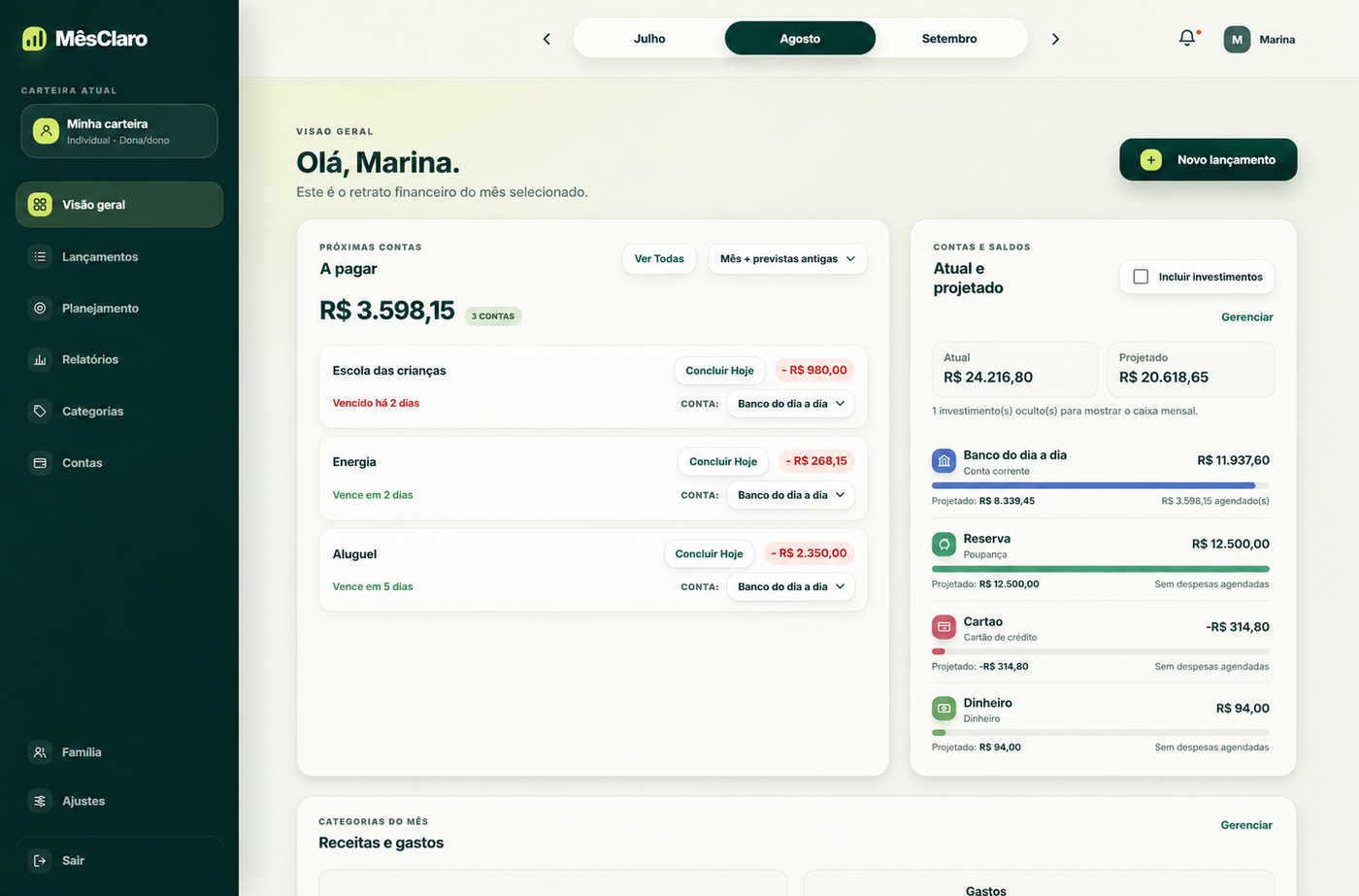 Tela de visão geral do MêsClaro mostrando contas a pagar, saldos por conta e resultado do mês.